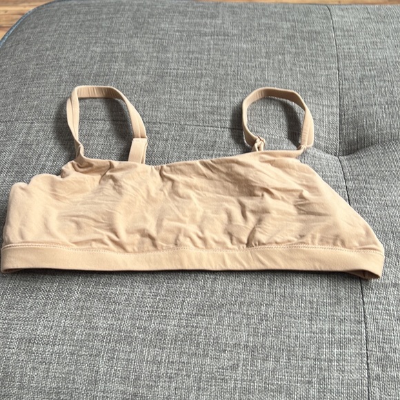 Skims Scoop Neck Bra - Picture 11 of 12